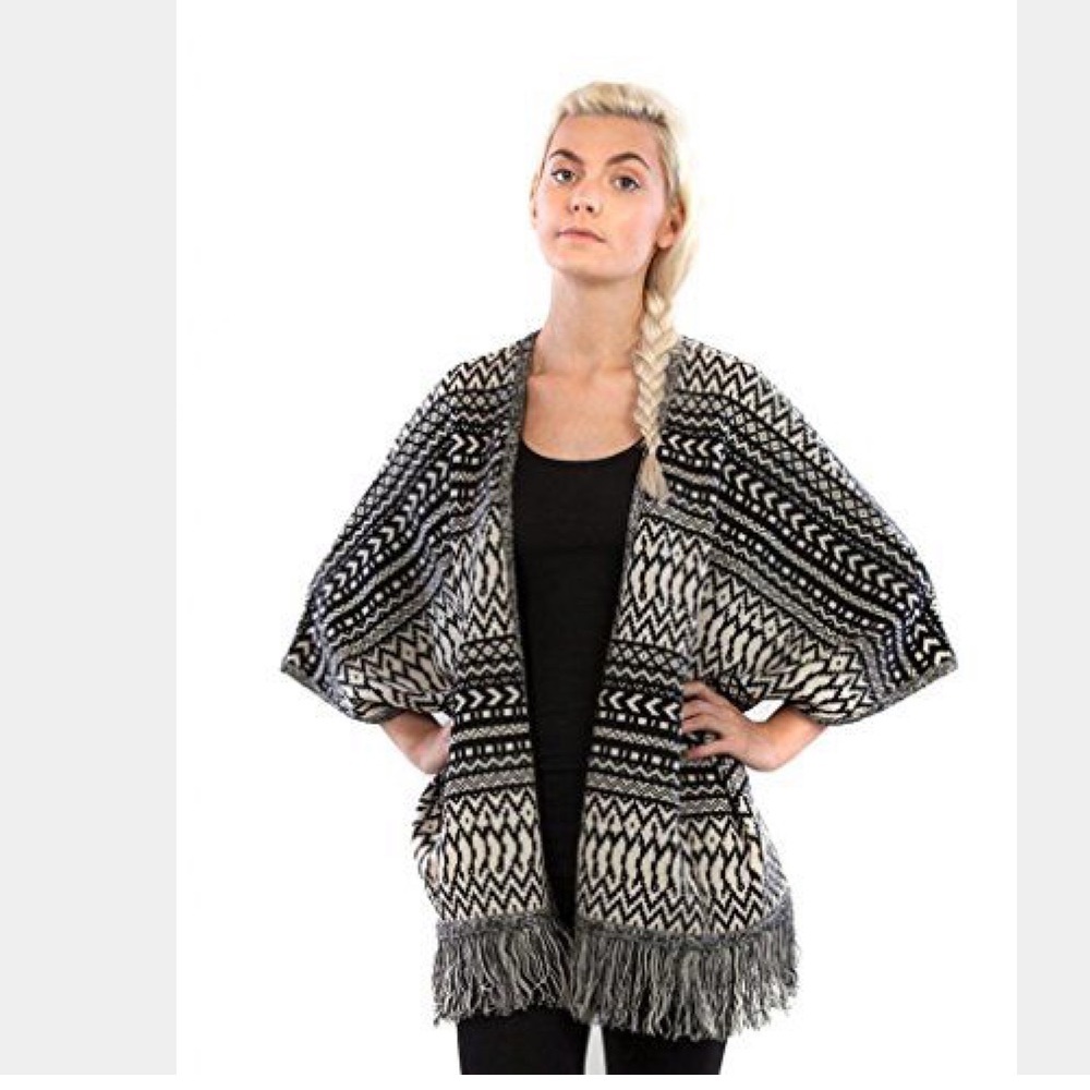 🆕NWOT Knit Oversized Fringe Cardigan